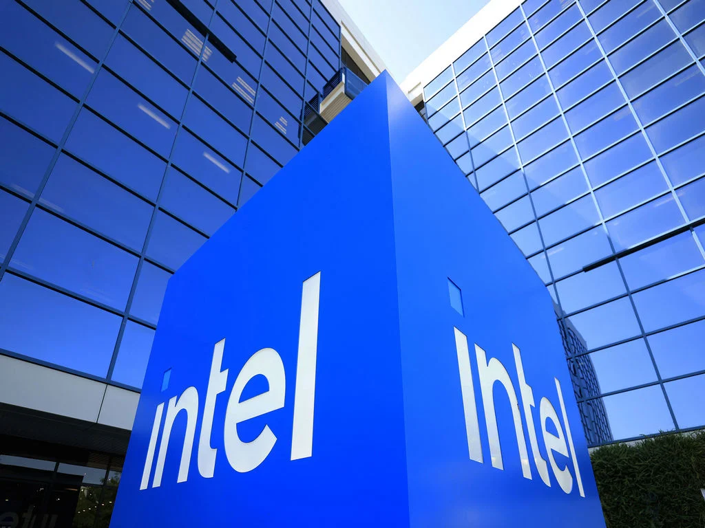 Intel смещает фокус на центры обработки данных: потребительских процессоров станет меньше